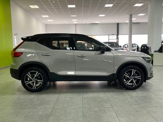 Volvo XC40 Plus Dark 2.0 B3 G 163CV Auto MHEV!!!!!