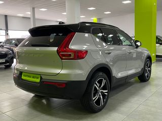 Volvo XC40 Plus Dark 2.0 B3 G 163CV Auto MHEV!!!!!