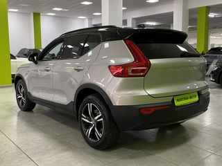 Volvo XC40 Plus Dark 2.0 B3 G 163CV Auto MHEV!!!!!