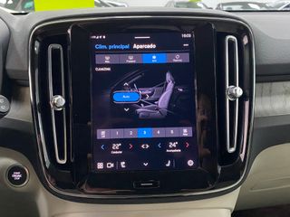 Volvo XC40 Plus Dark 2.0 B3 G 163CV Auto MHEV!!!!!