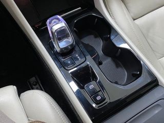 Volvo XC40 Plus Dark 2.0 B3 G 163CV Auto MHEV!!!!!