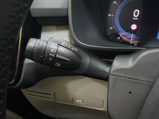 Volvo XC40 Plus Dark 2.0 B3 G 163CV Auto MHEV!!!!!