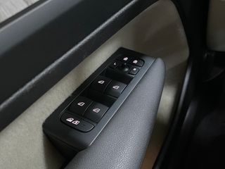 Volvo XC40 Plus Dark 2.0 B3 G 163CV Auto MHEV!!!!!