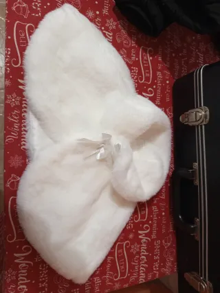 CAPA PELO BLANCA NIÑA TALLA 4