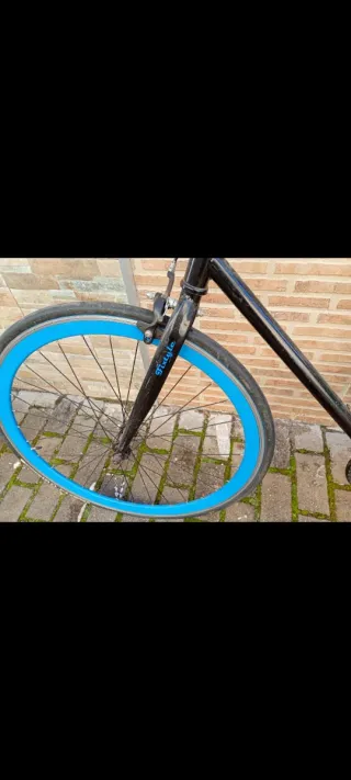 Bicicleta Fixie Negra Ruedas Azules