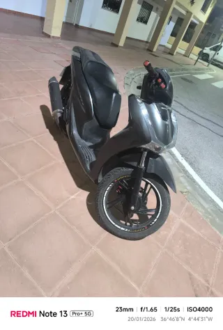 Honda SH 125i Scooter Automática