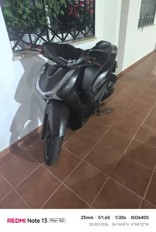 Honda SH 125i Scooter Automática
