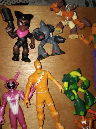 Lote figuras/muñecos varios