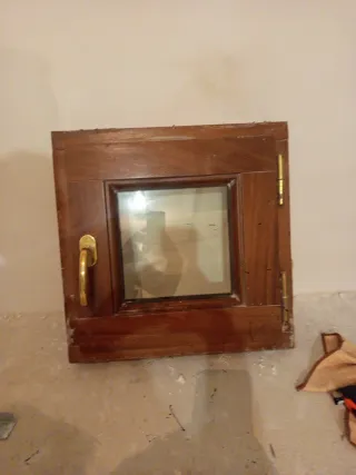 Ventana de madera con cristal