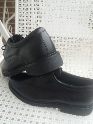 Zapatos de cuero negros talla 44 nuevos