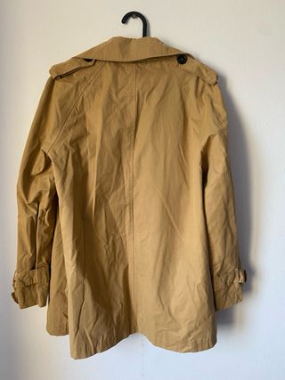 Gabardina corta Zara talla M Marrón