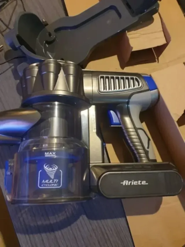 Ariete 2722 - Aspirador escoba sin cable 2 en 1