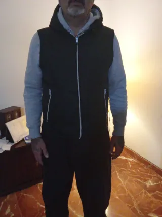 Chaleco acolchado reversible negro.