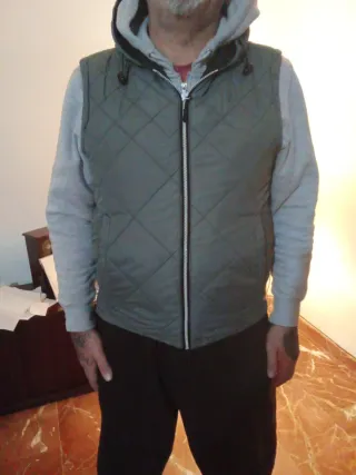 Chaleco acolchado reversible negro.