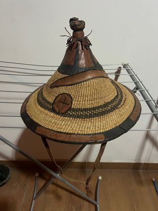 Gorro tradicional tejido y cuero