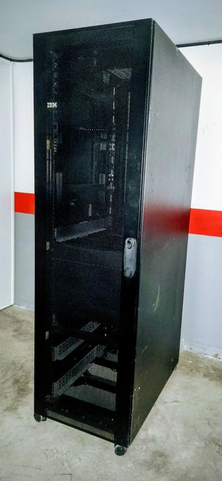 Rack Servidor IBM con Pantalla y Teclado