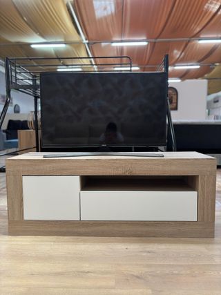 Mueble TV madera y blanco con puertas