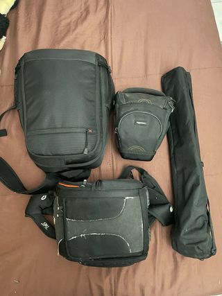 Kit Canon EOS 4000D:Cámara + Accesorios en su caj