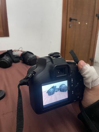 Kit Canon EOS 4000D:Cámara + Accesorios en su caj