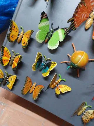 Lote de  20 figuras de insectos con imán