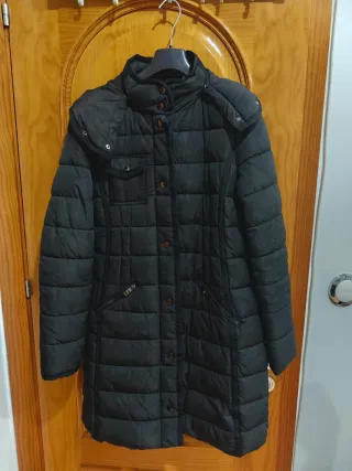 Abrigo chubasquero negro