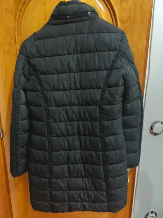 Abrigo chubasquero negro