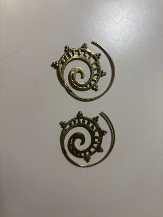 Pendientes aro dorado espiral