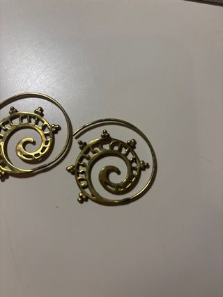 Pendientes aro dorado espiral