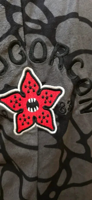 Pijama y Máscara Demogorgon Stranger Things