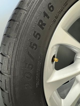 4 llantas originales Audi de 16” con neumáticos