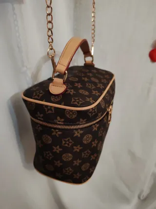 Bolso&Neceser tamaño grande, con diseño icónico