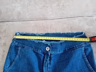 Jeans a zampa con vita alta