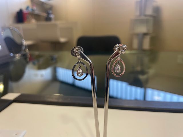 Pendientes Oro Blanco 18K Circonitas