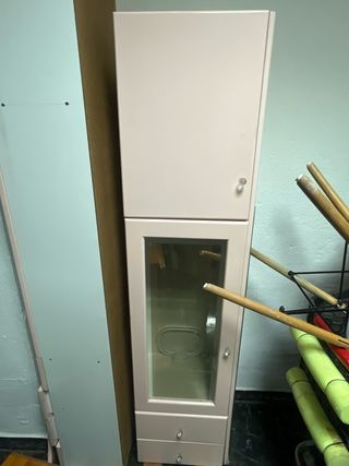 Mueble rosa 2 cajones y vitrina