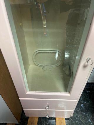 Mueble rosa 2 cajones y vitrina