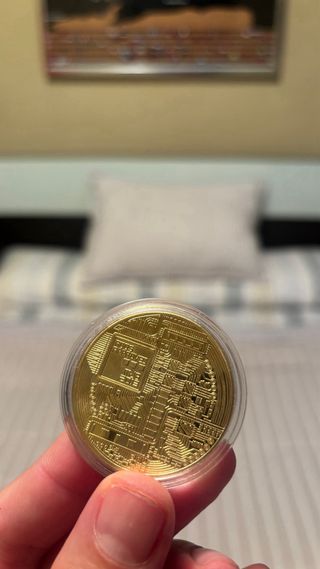 Moneda Bitcoin Dorada Nueva