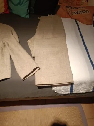 Traje chaqueta y pantalón beige