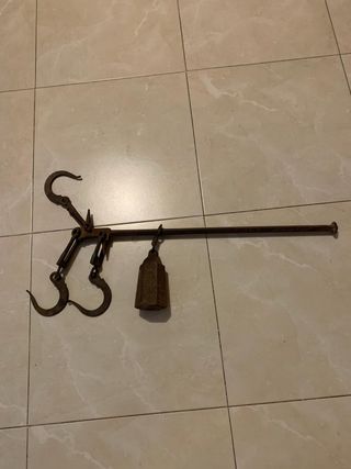 Balanza romana antigua de metal