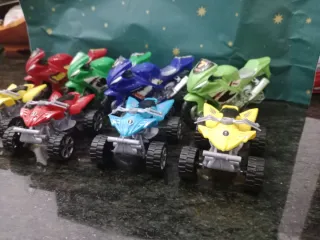 Lote de 4 Quads y 4 Motos de Juguete