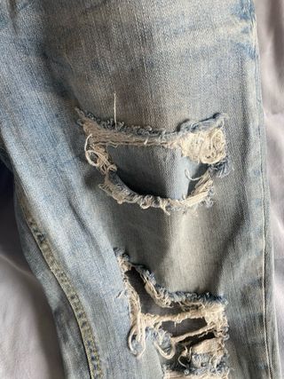 Jeans vintage a gamba dritta strappati