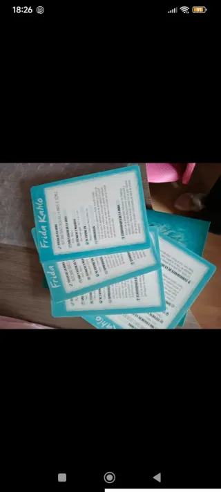 Libro El Arte de Frida Kahlo y caja con cartas