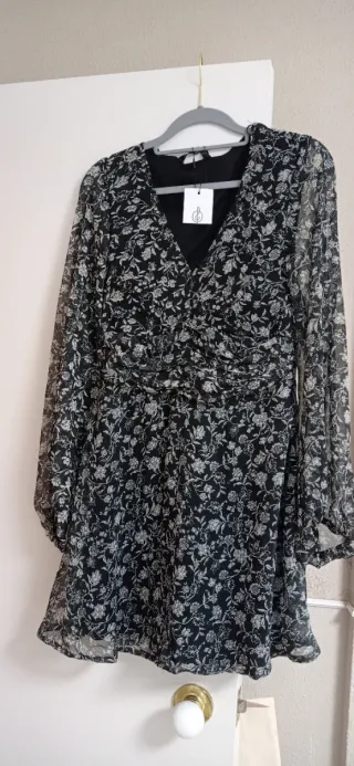 Vestido negro floral talla XS sin estrenar