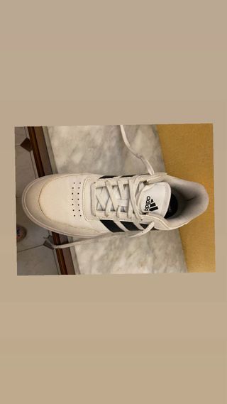 Tenis Adidas Blancos con Rayas Negras