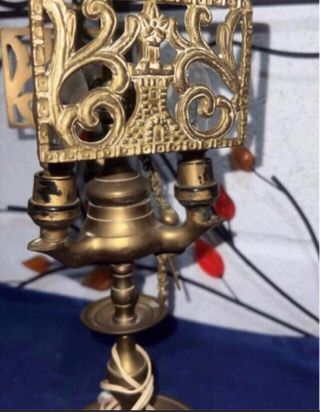 Lámpara de bronce antigua