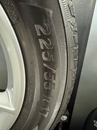 4 llantas Audi de 17” con neumáticos MICHELIN