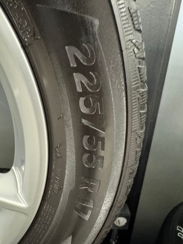 4 llantas Audi de 17” con neumáticos de invierno