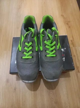Zapatos de seguridad U-Power grises y verdes