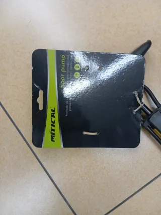 Hinchador de pie MITTICAL amarillo