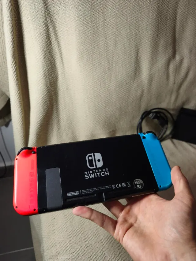 Nintendo Switch + Funda