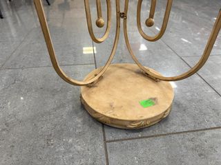 Pie decorativo de hierro dorado